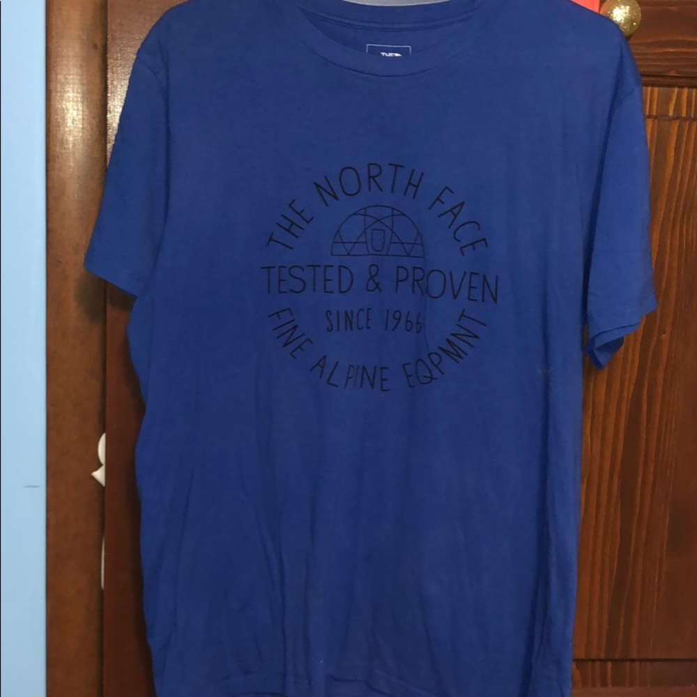 Men’s north face tee